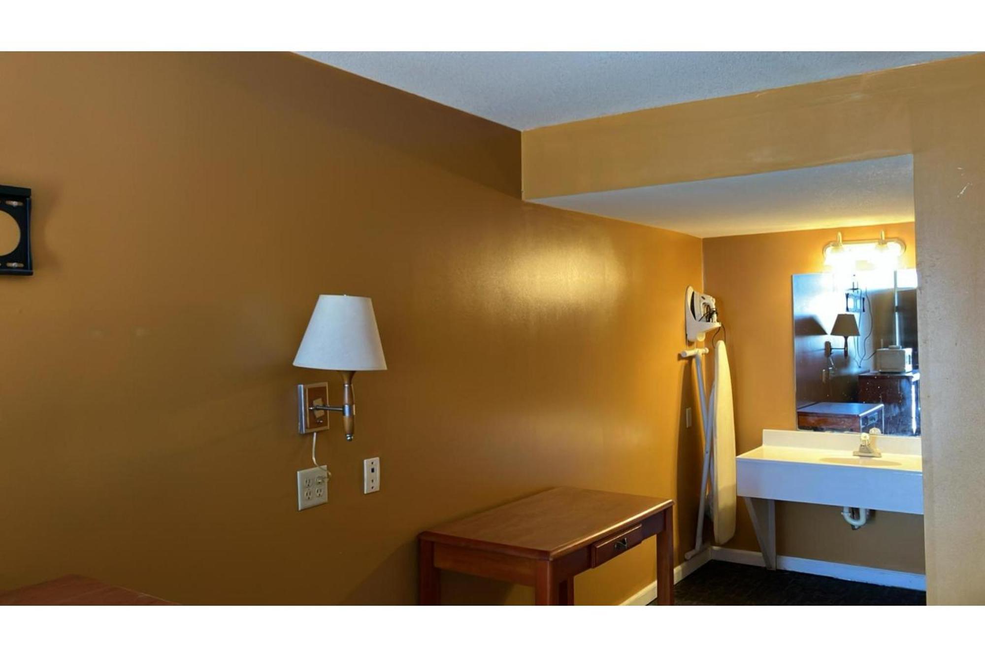 Sky Palace Inn By Oyo Anthony Ks エクステリア 写真